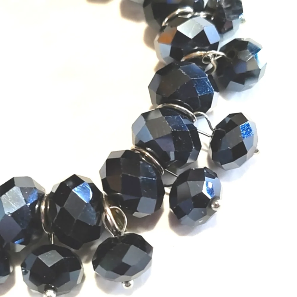 VINTAGE JET BLACK IRIDESCENT SHIMMERY CRYSTAL STRETCH BRACELET - Picture 5 of 8